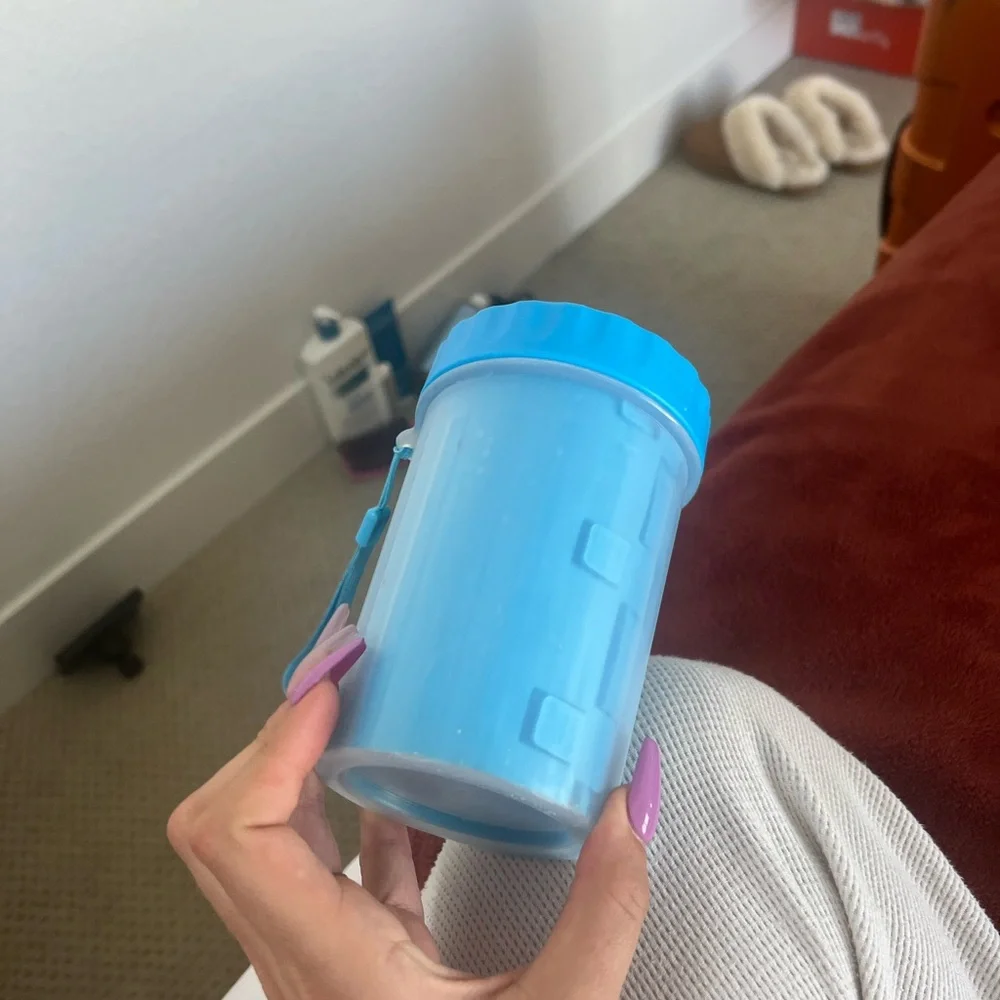 Dog paw cleaner